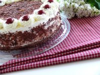 Sahne, Kirschen und Kakao gehören in jede Schwarzwälder Kirschtorte